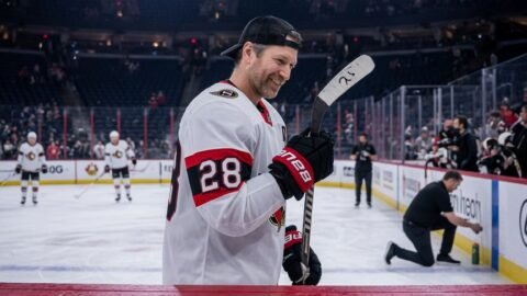 Giroux re-signs with Sens, to play 20th season