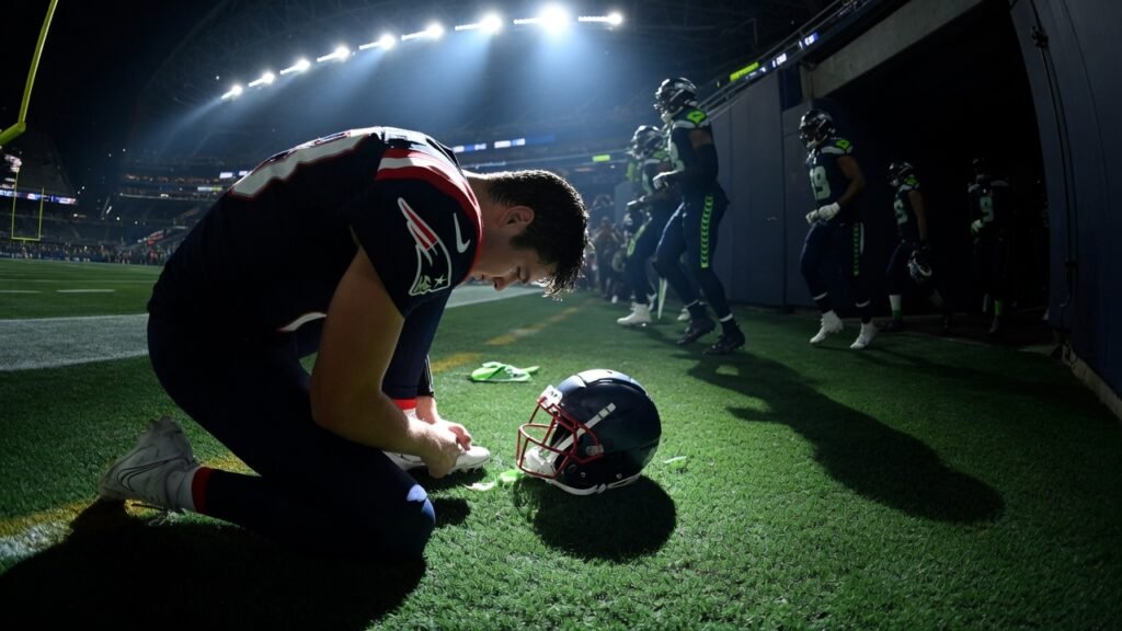 Drake Maye's Three Fourth-Quarter Picks Hand Seattle 13-10 Win