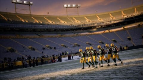 Packers’ 17 Rushing Yards Earned Every Lambeau Boo